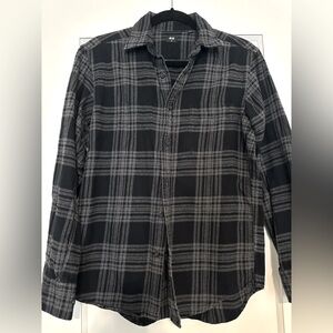 Uniqlo black and grey flannel shirt Men’s XS (Women’s S)